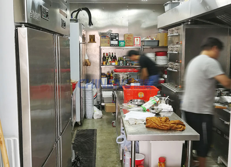 香港逸富名車行廚房烹飪區